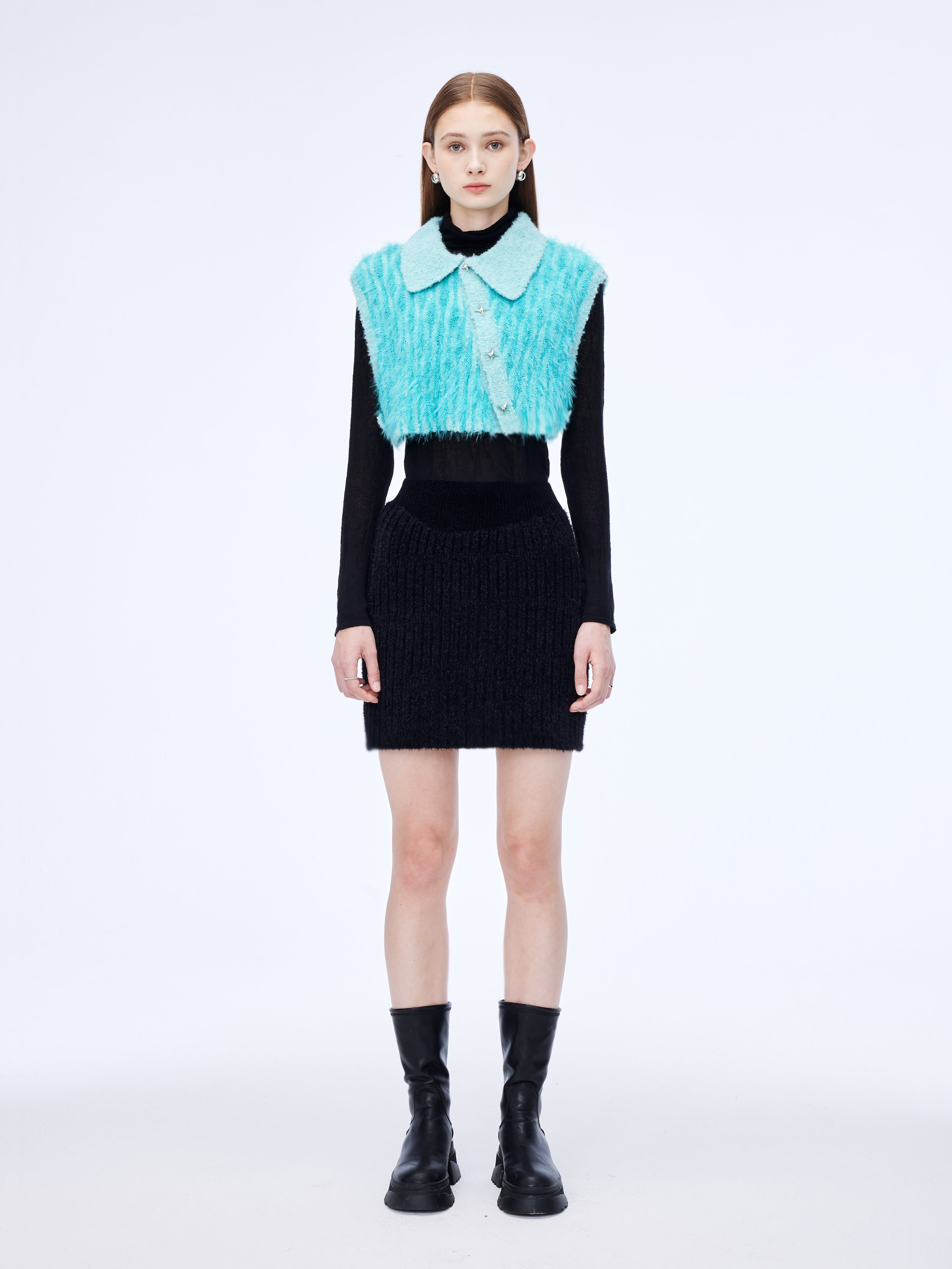 Diagonal lapel short cape