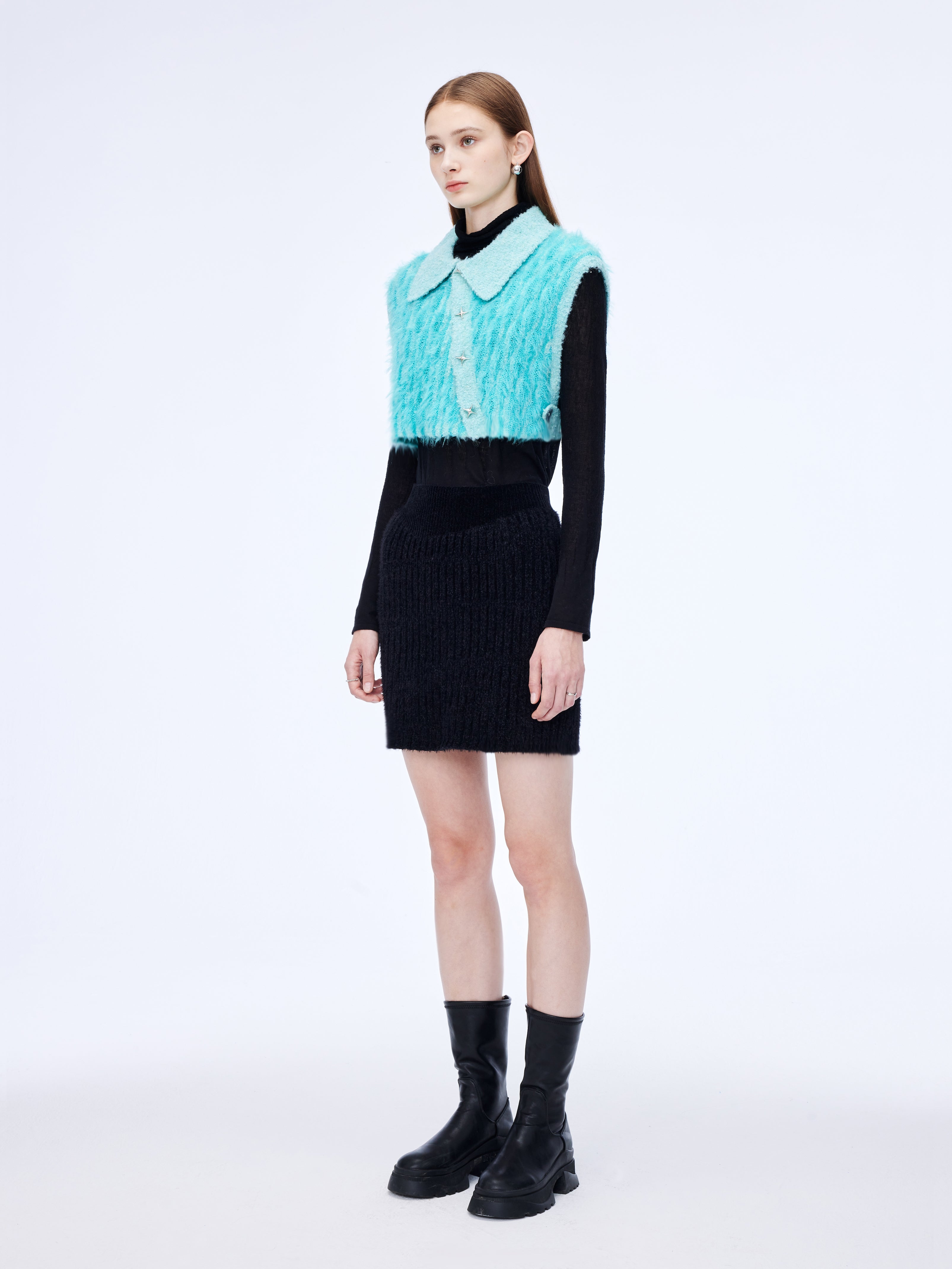 Capa corta con solapa diagonal