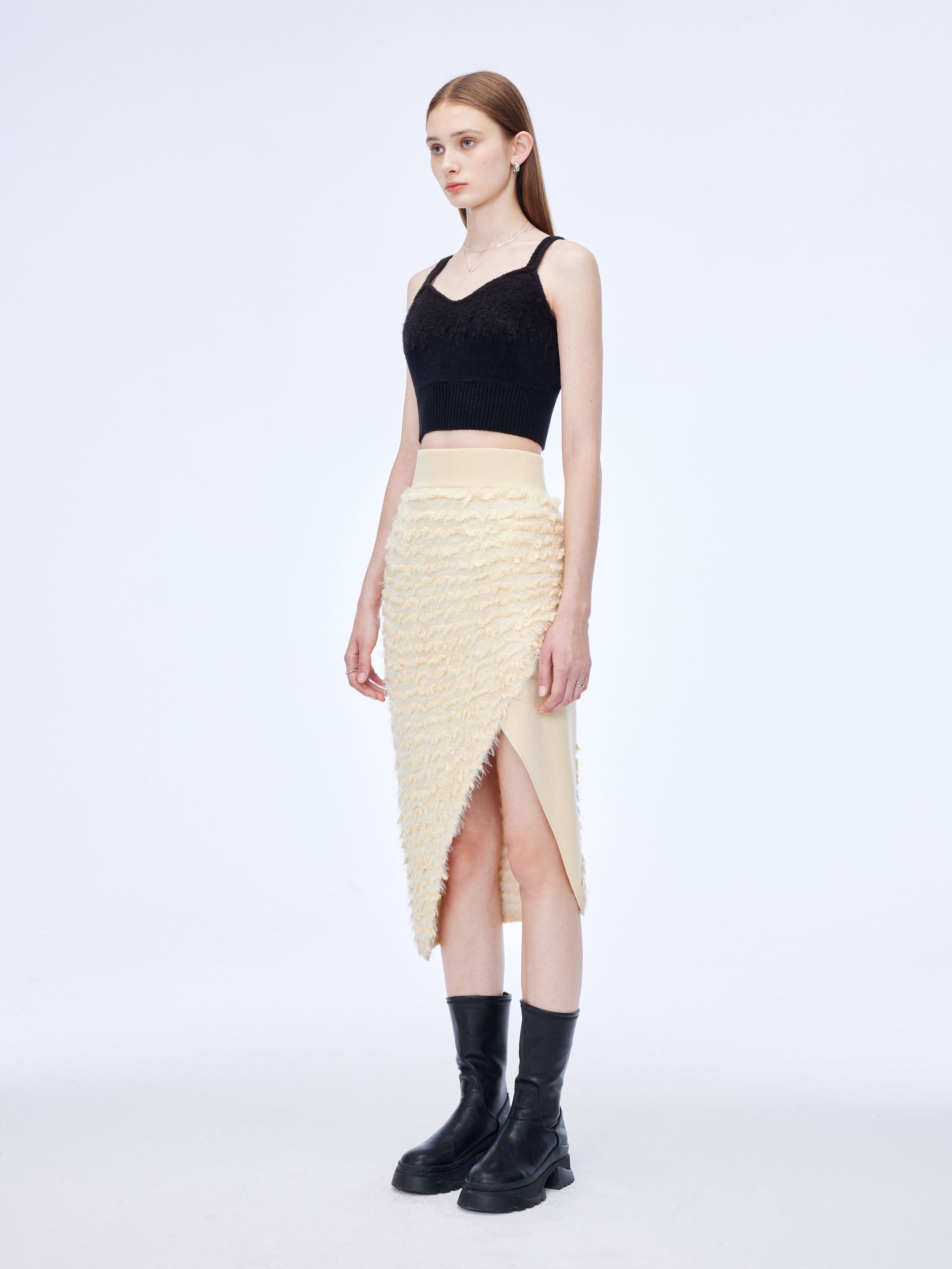 Slit furry skirt