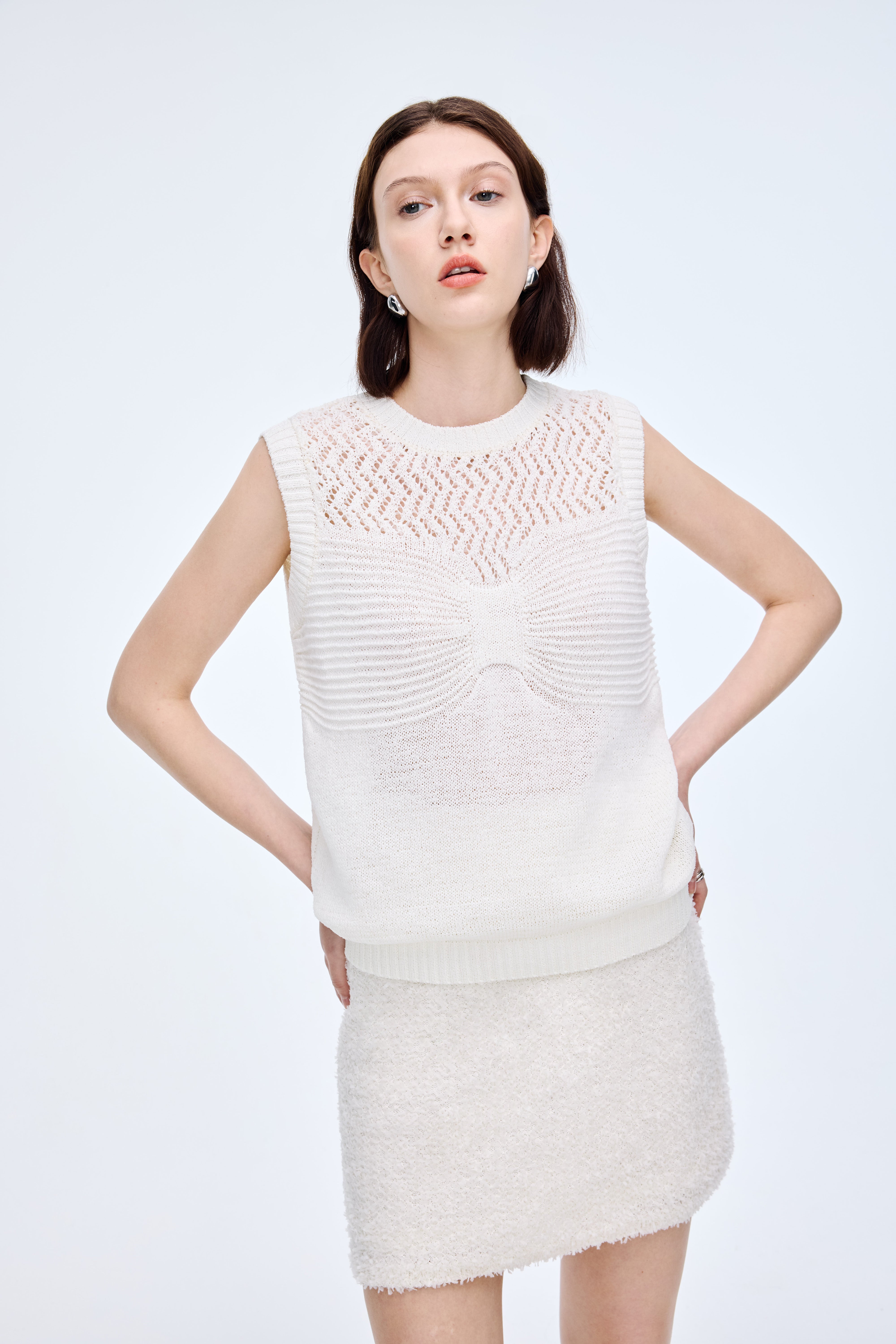 Bowknot hollow knit vest