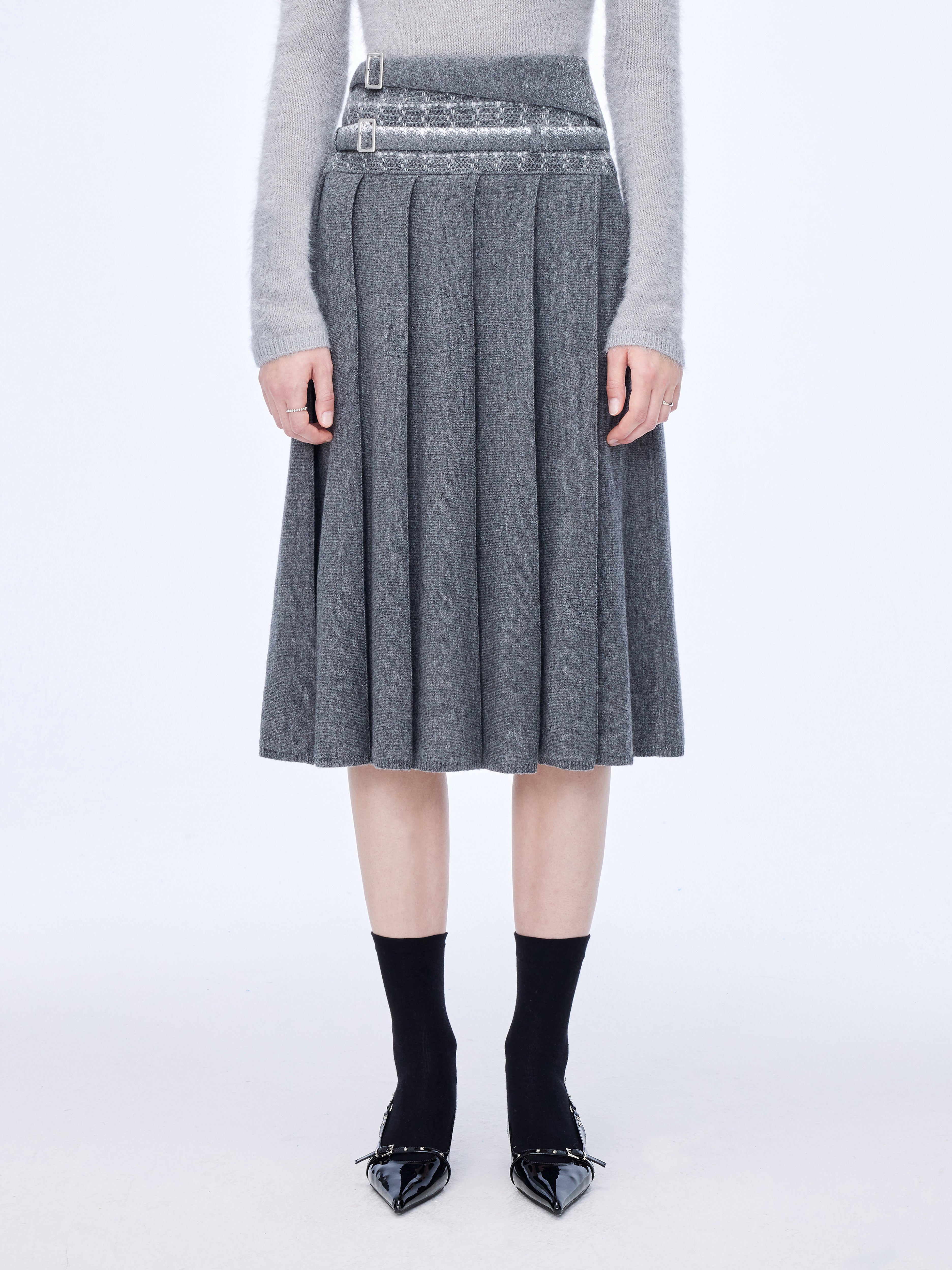 Falda plisada con cinturón doble