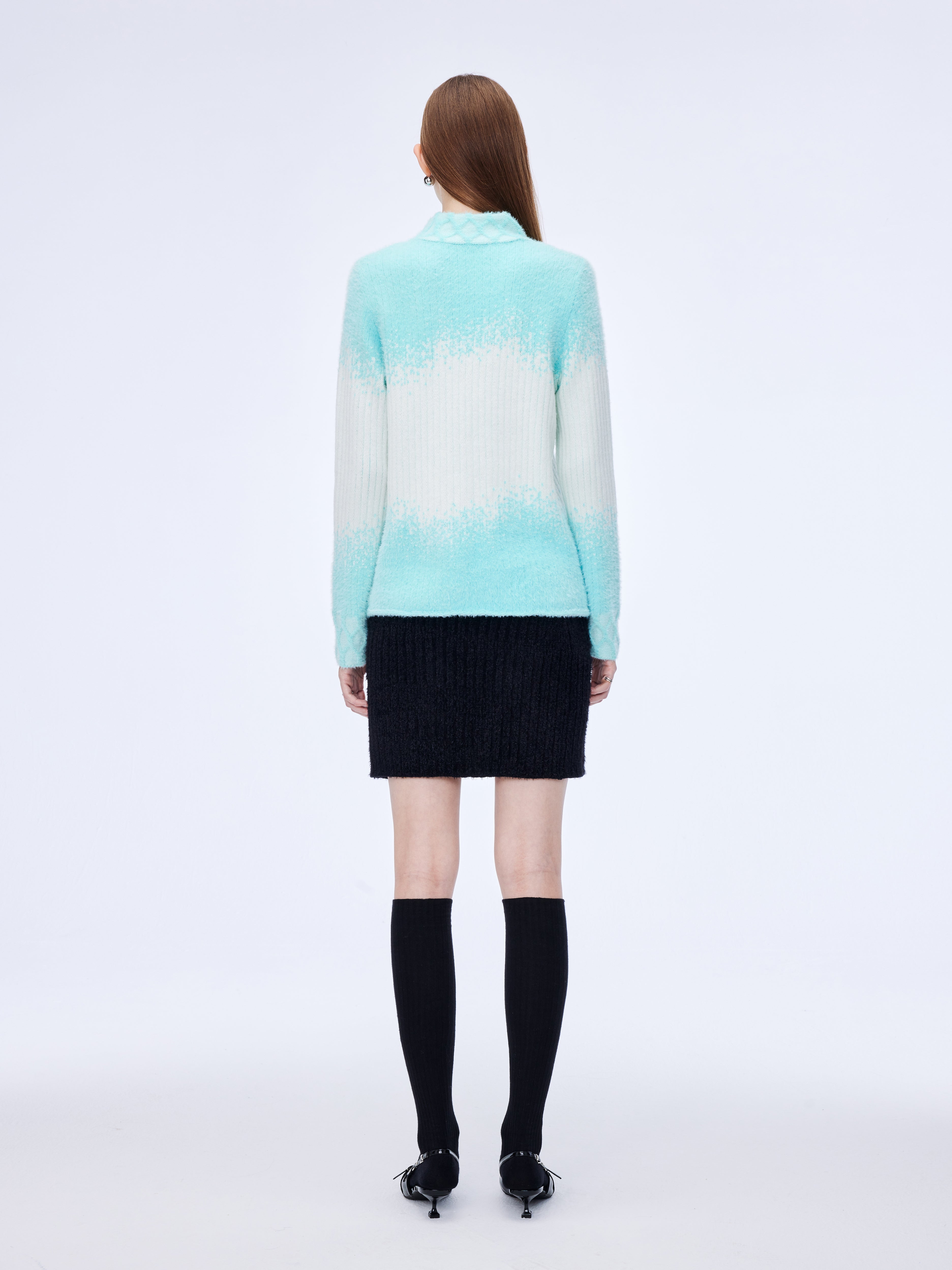 Jersey de cuello medio con degradado en azul y blanco