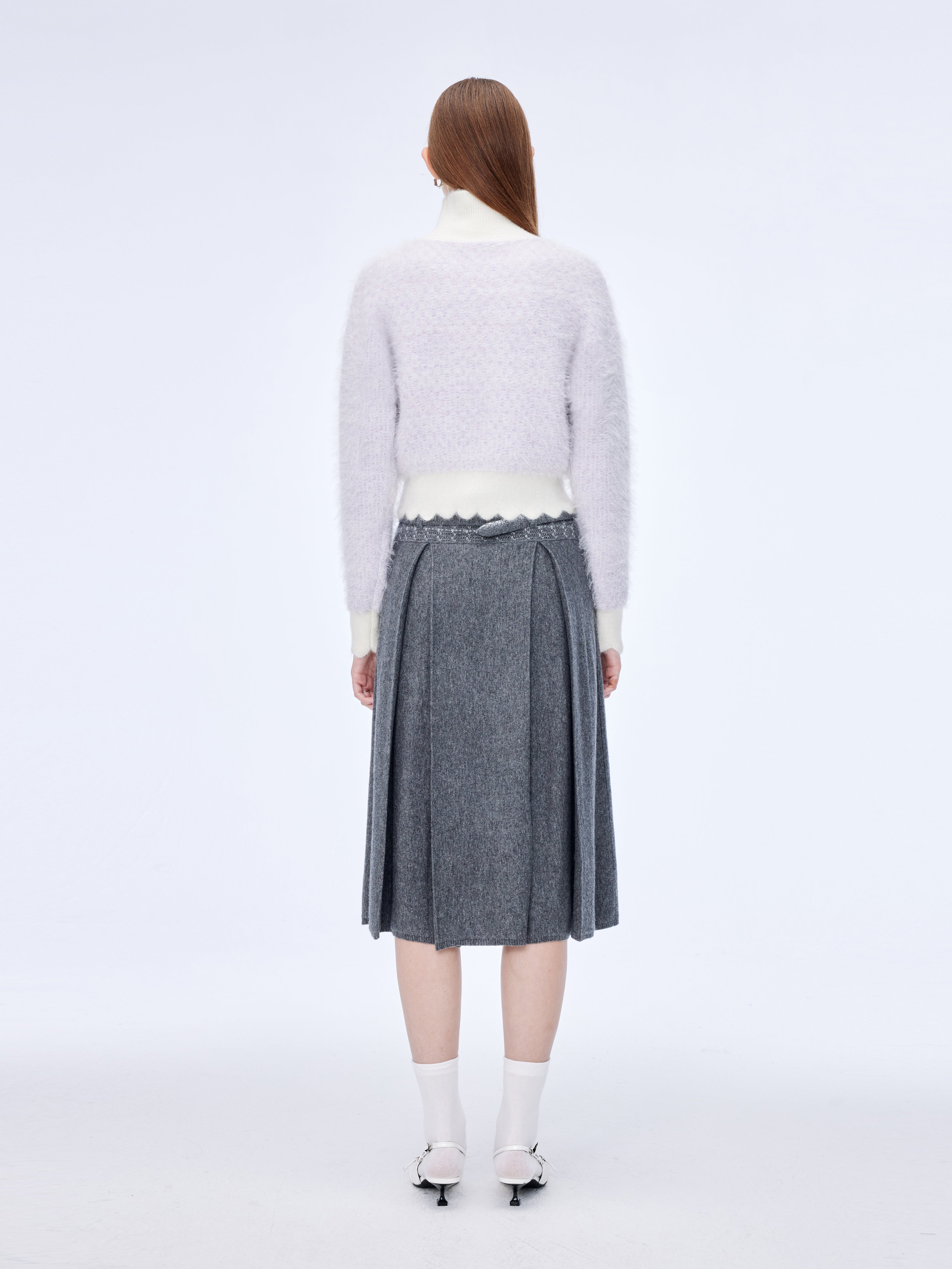 Jersey con cuello vuelto brillante y bordes ondulados