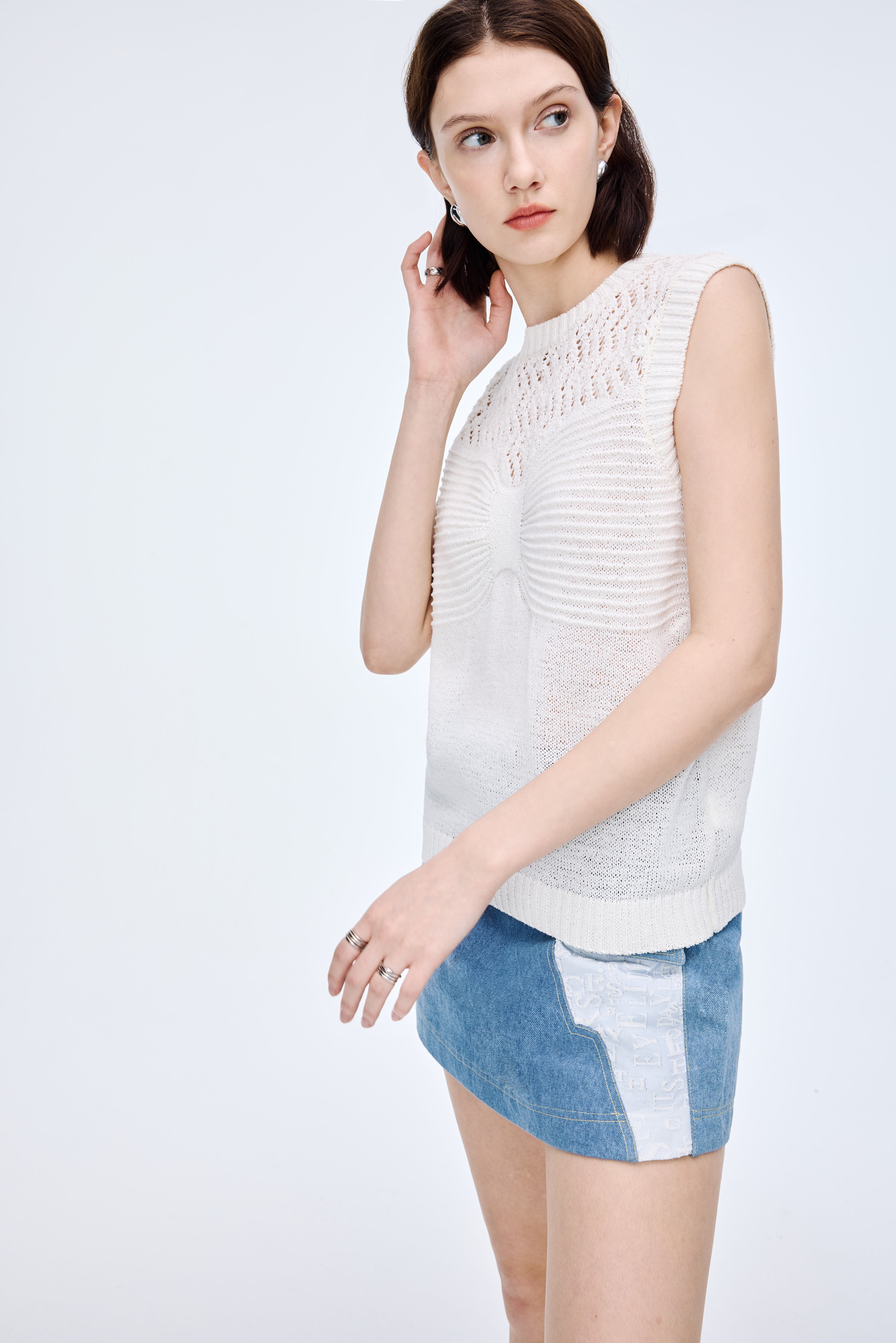 Bowknot hollow knit vest