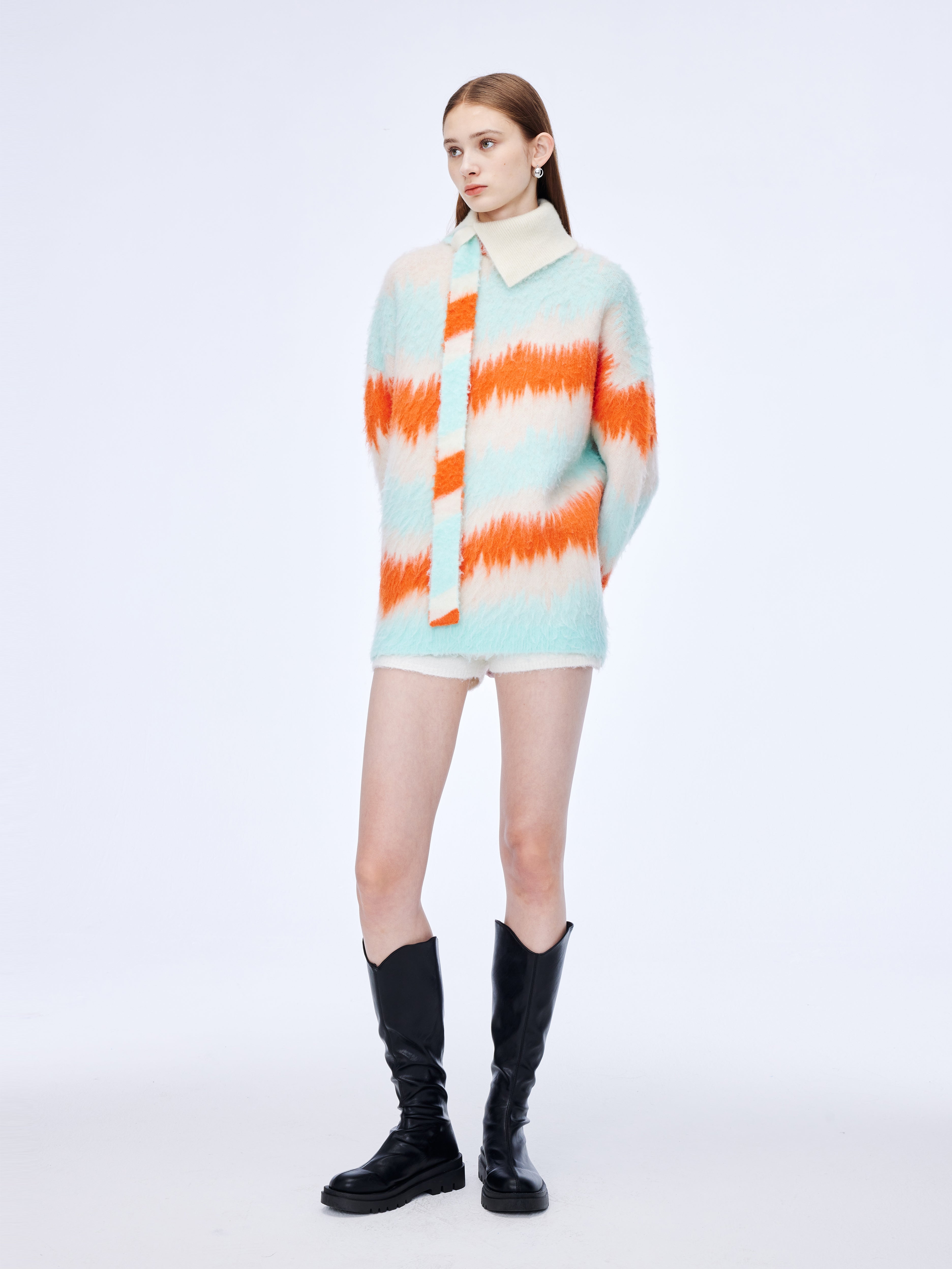 Suéter de cuello alto colorido