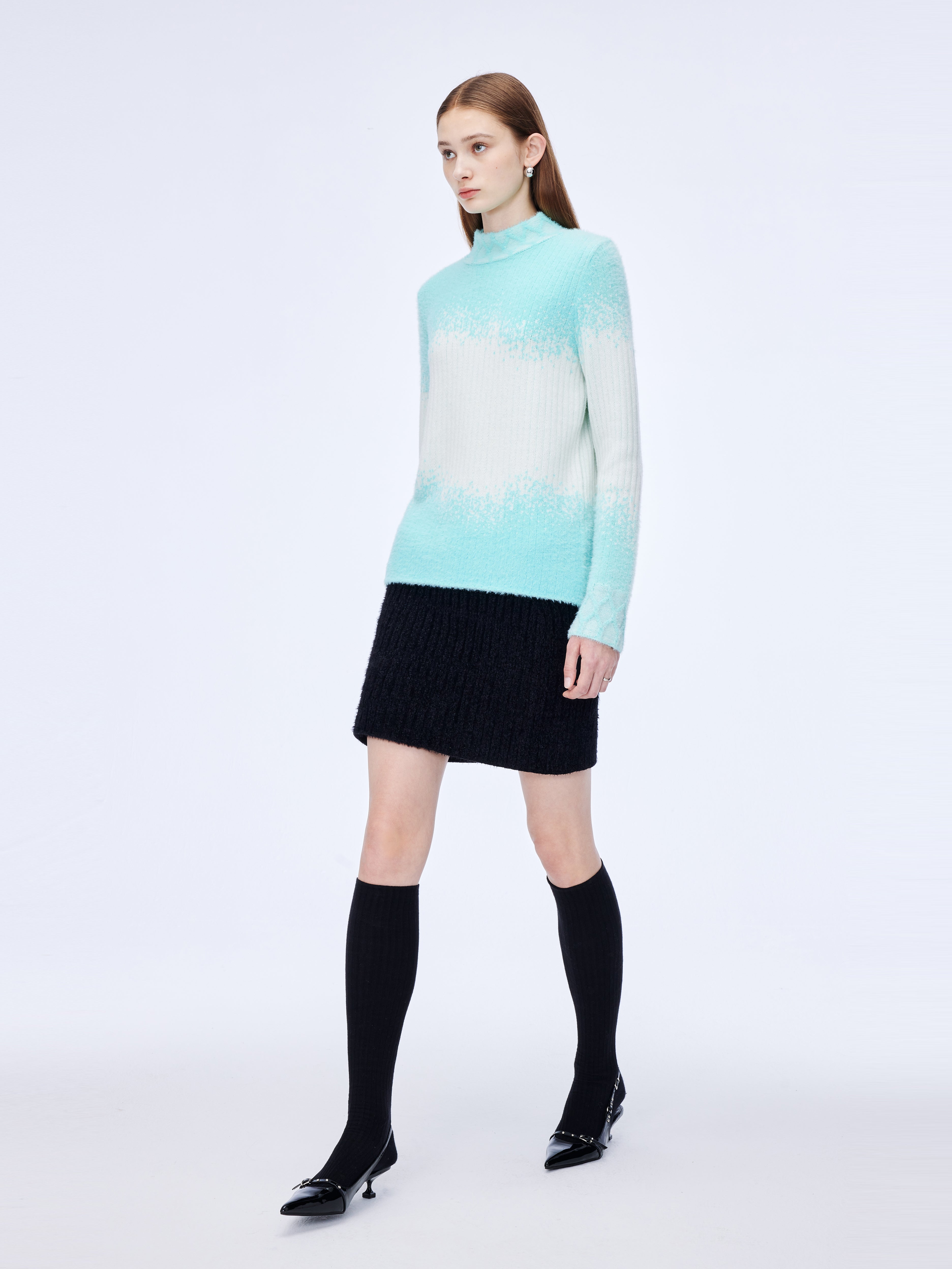 Jersey de cuello medio con degradado en azul y blanco