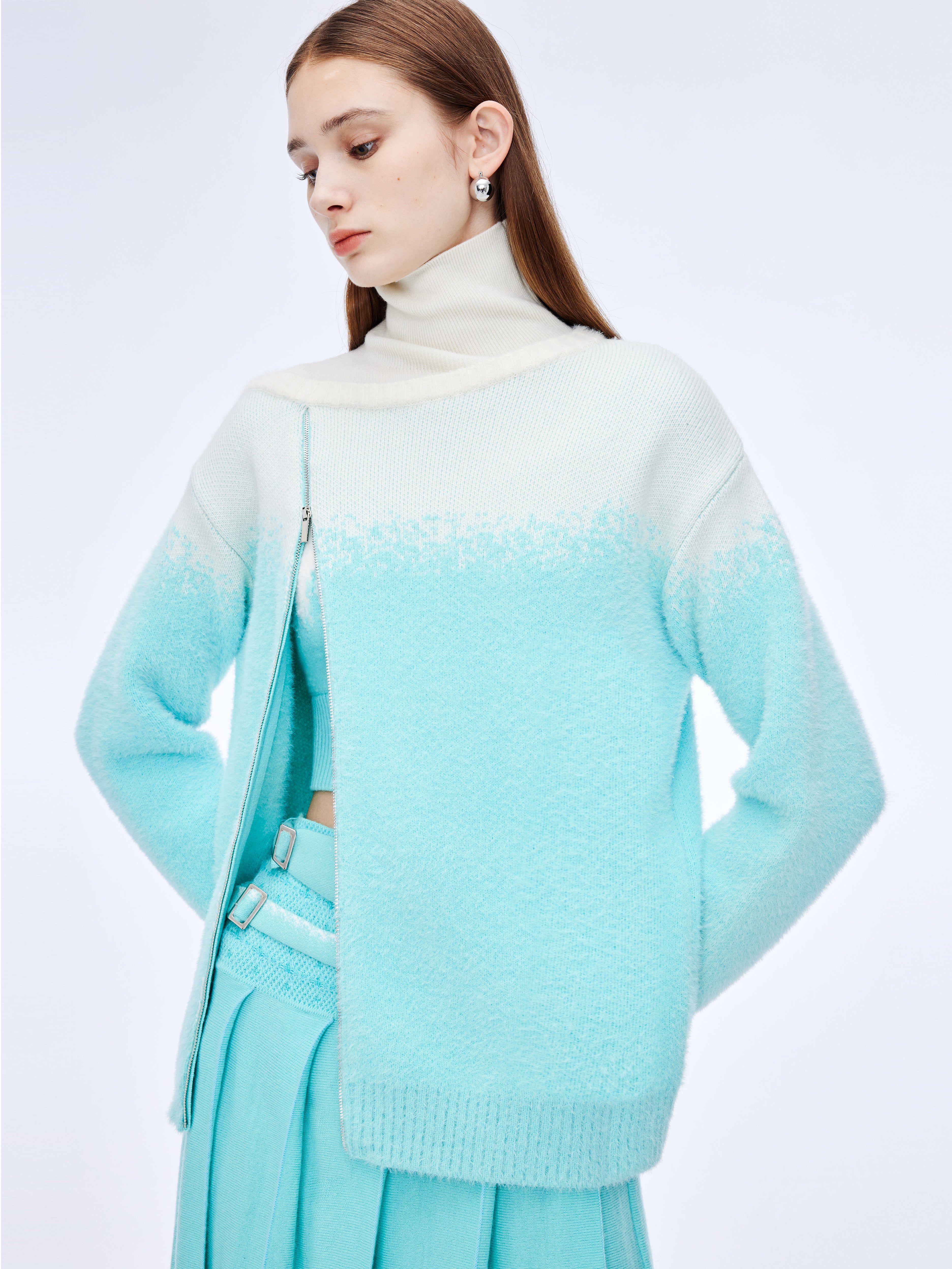 Jersey con cuello alto y cremallera diagonal