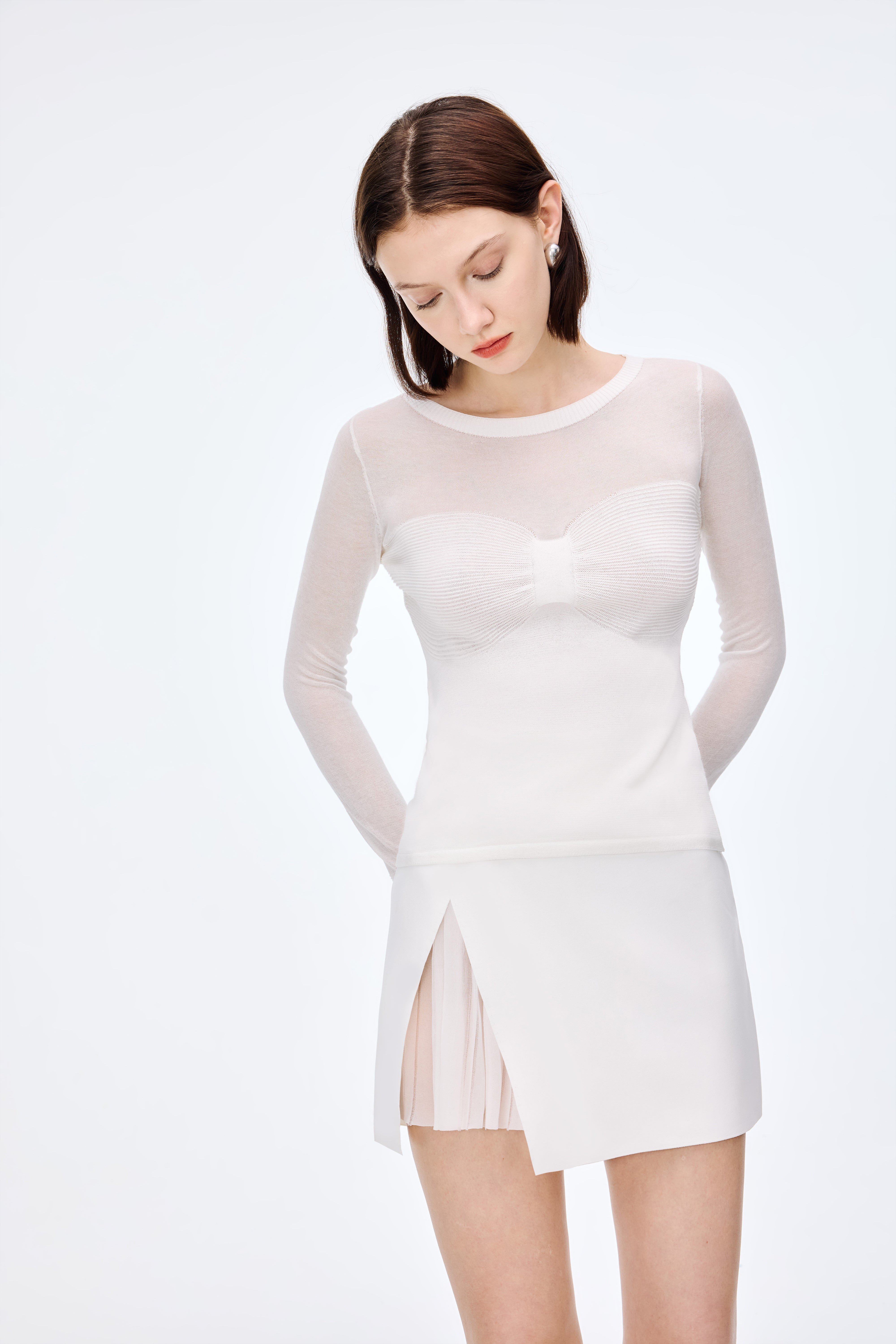 Round-neck bow tie base shirt