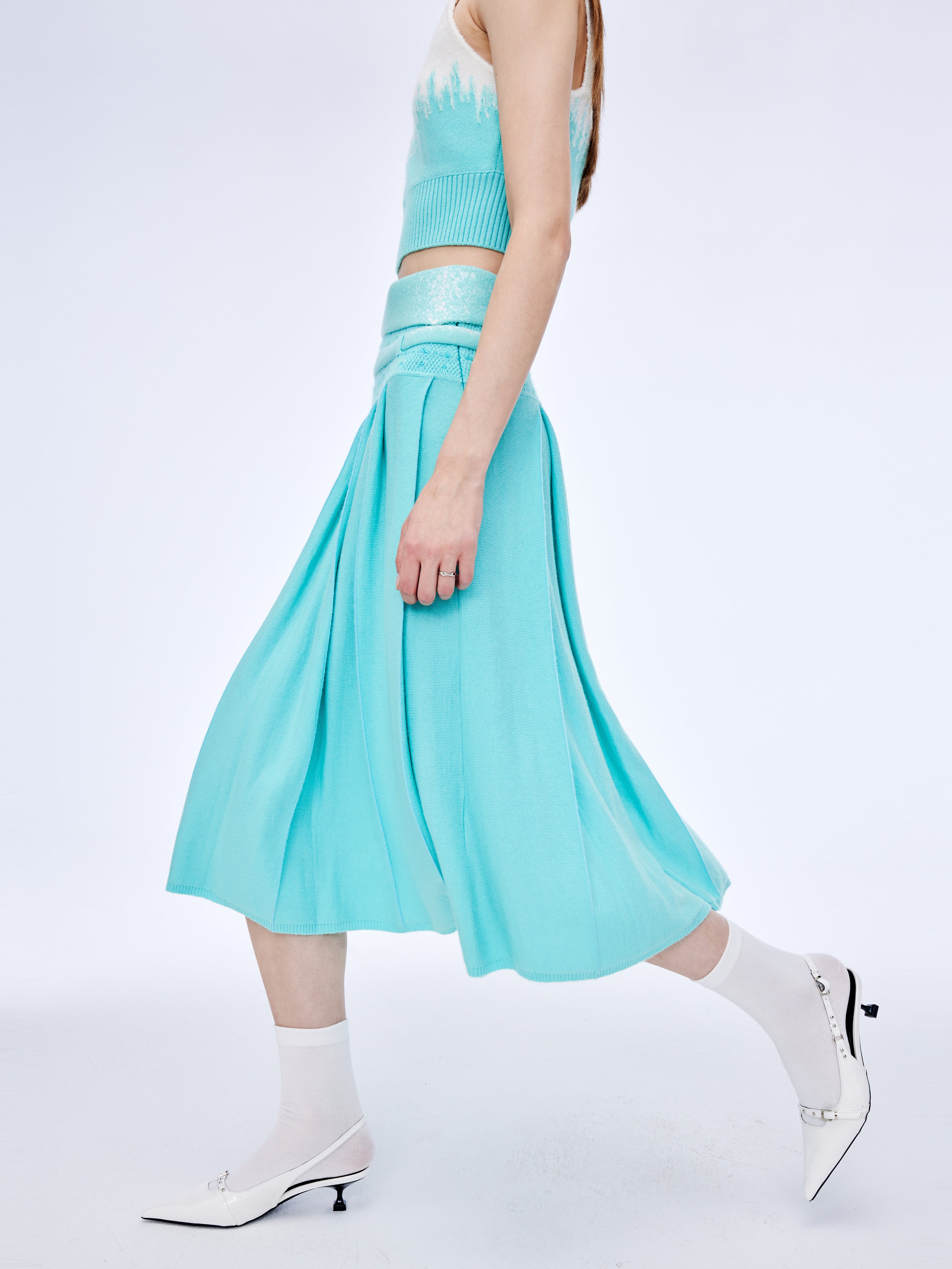 Falda plisada con cinturón doble