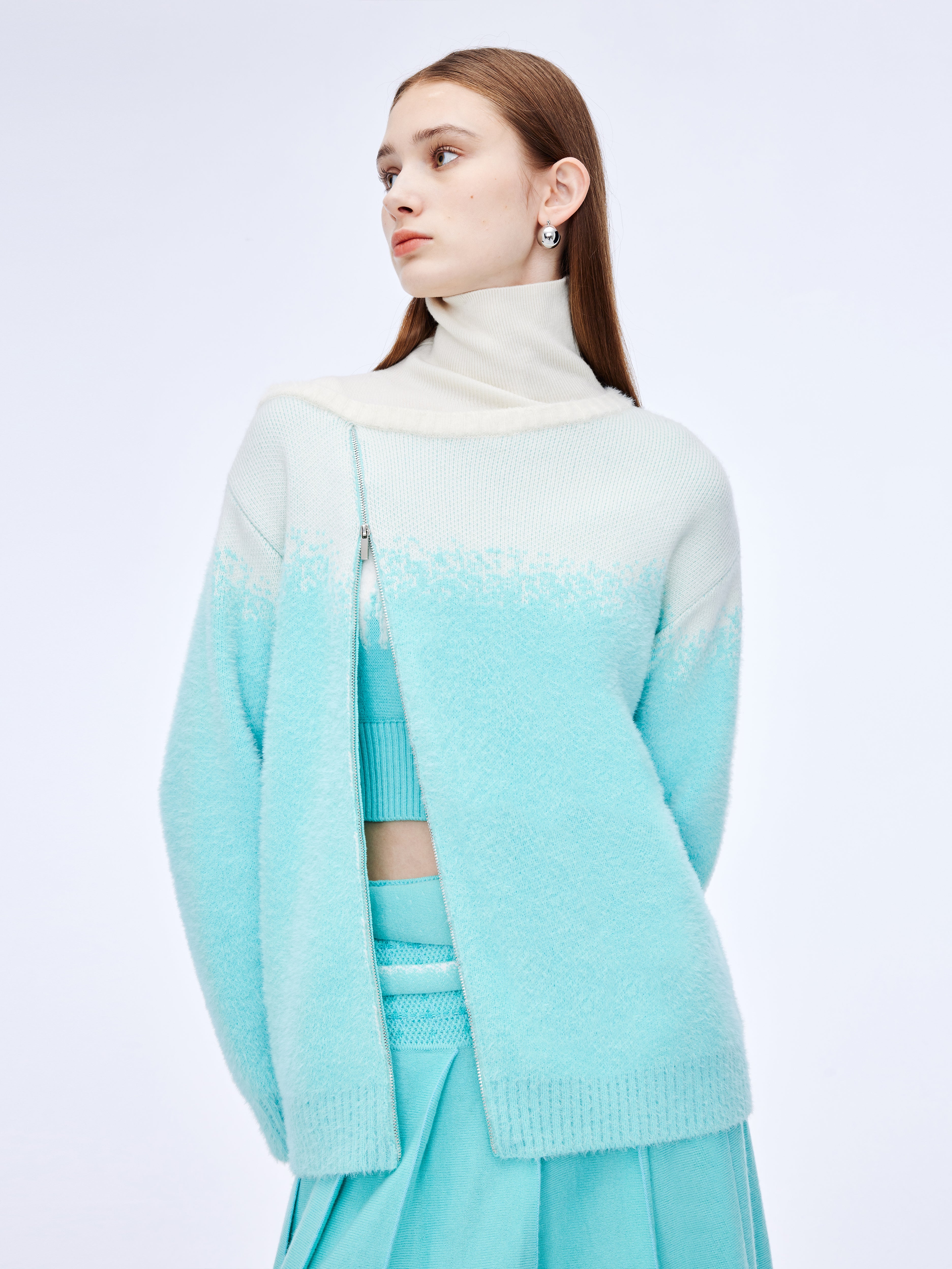 Jersey con cuello alto y cremallera diagonal