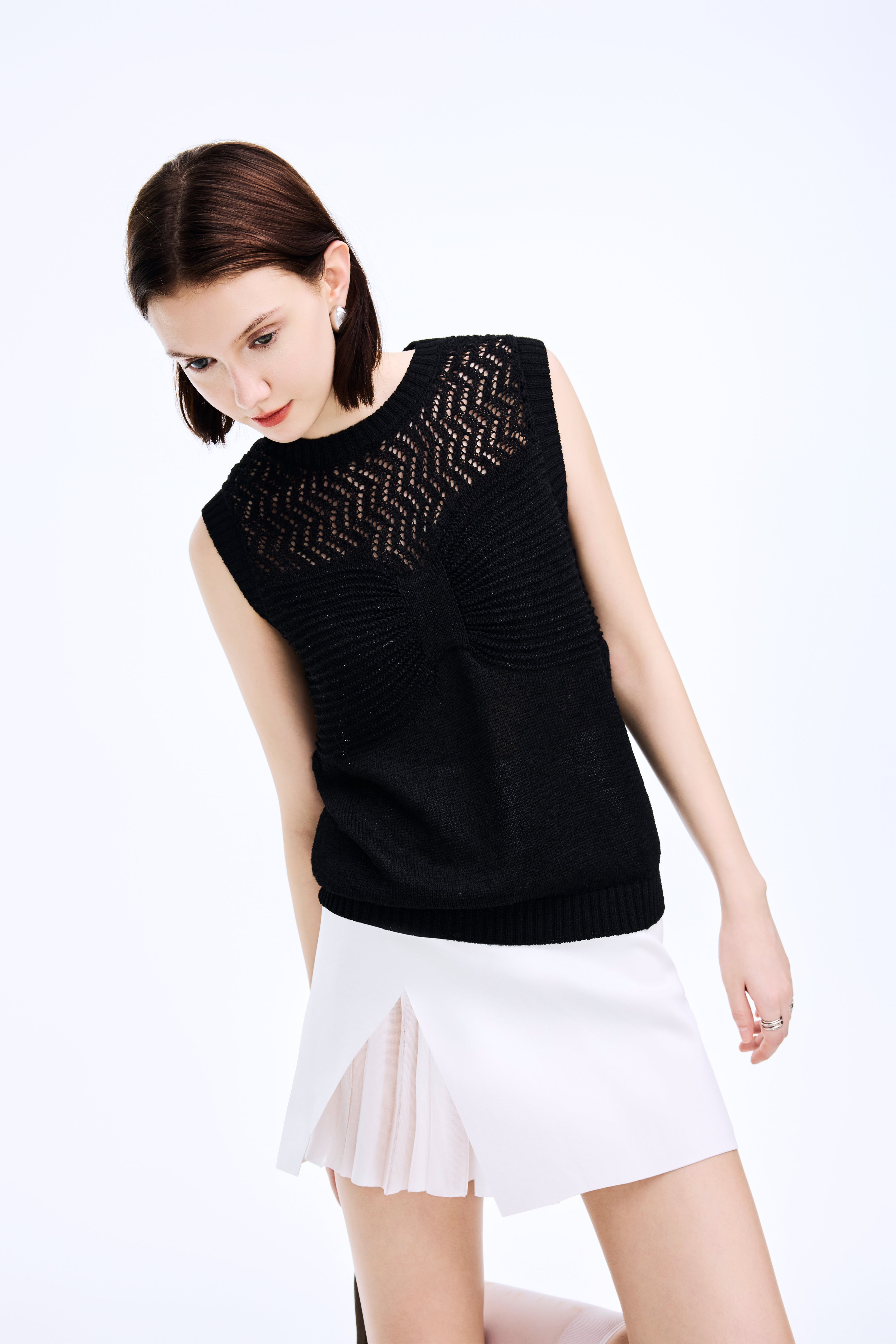 Bowknot hollow knit vest