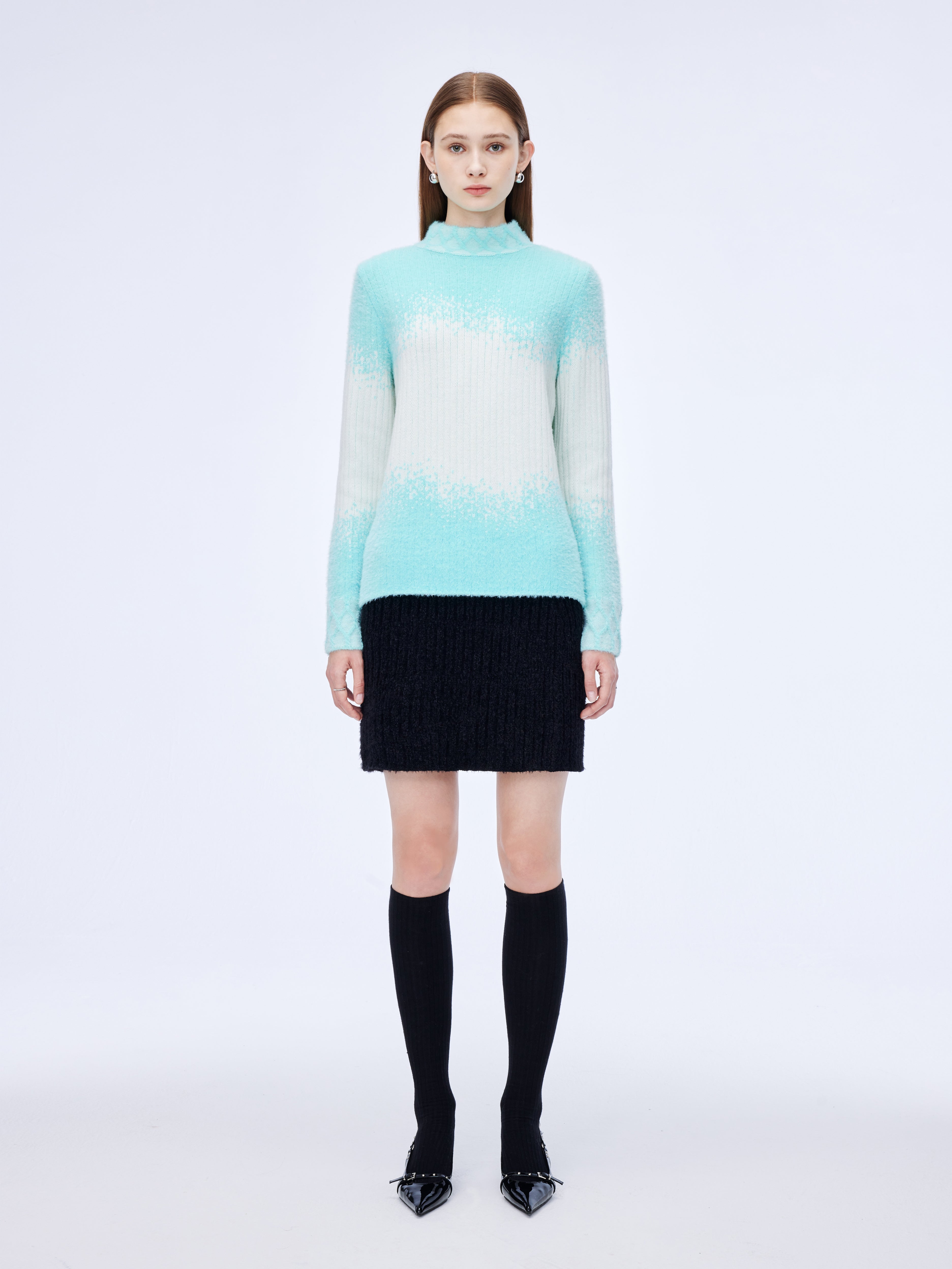 Mid-collar Blue and White Gradient Pullover Sweater