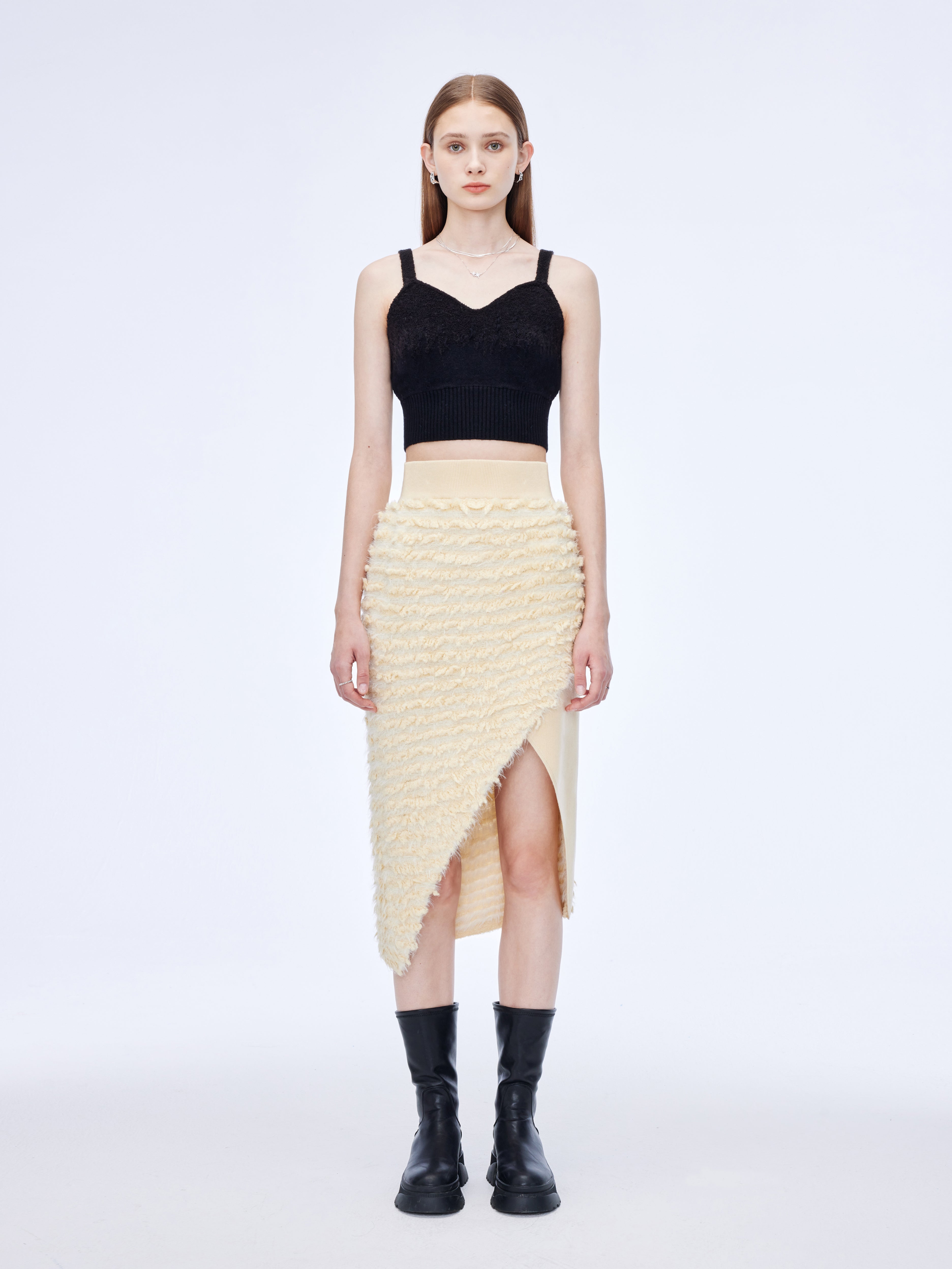 Slit furry skirt