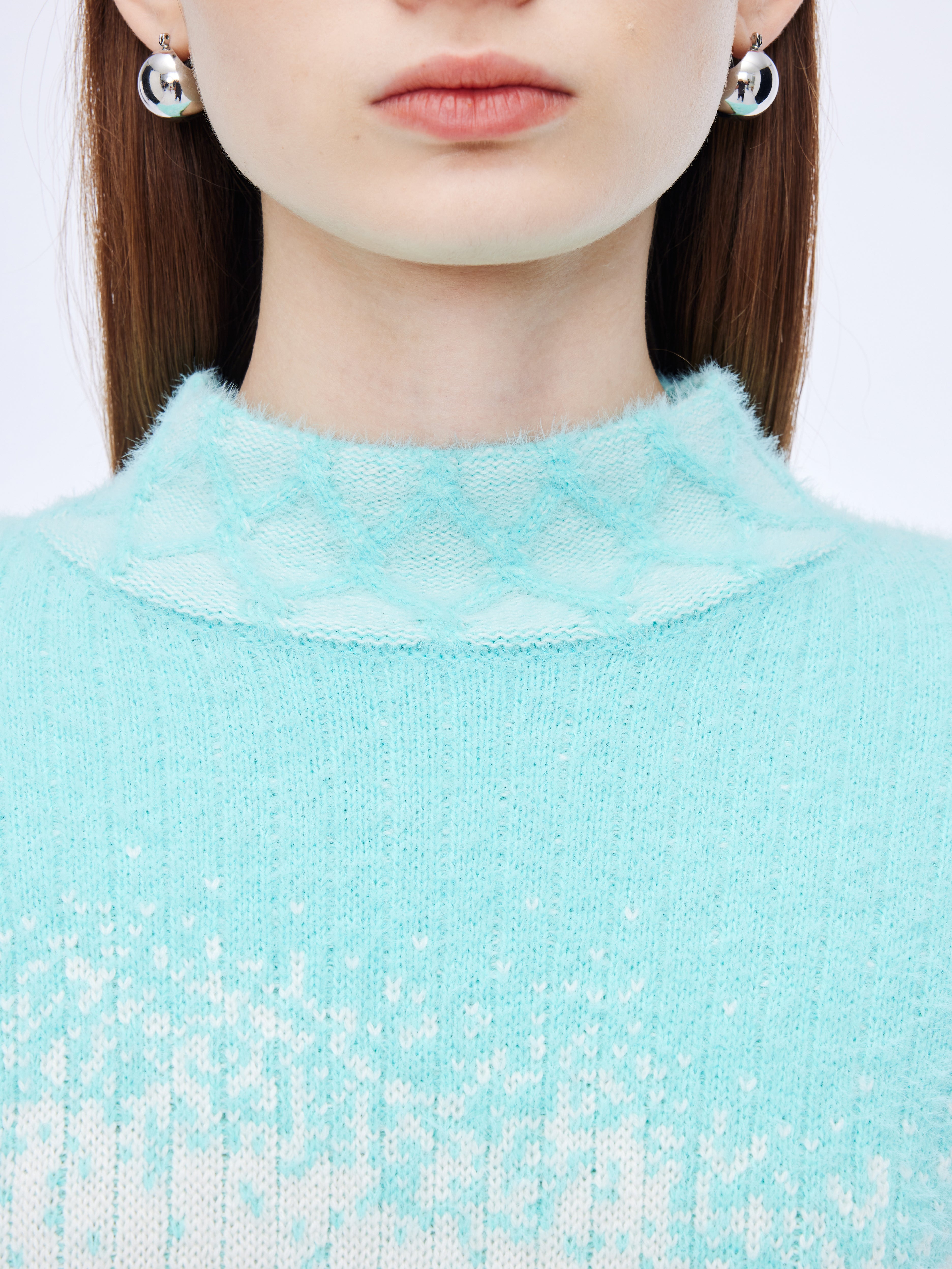 Mid-collar Blue and White Gradient Pullover Sweater